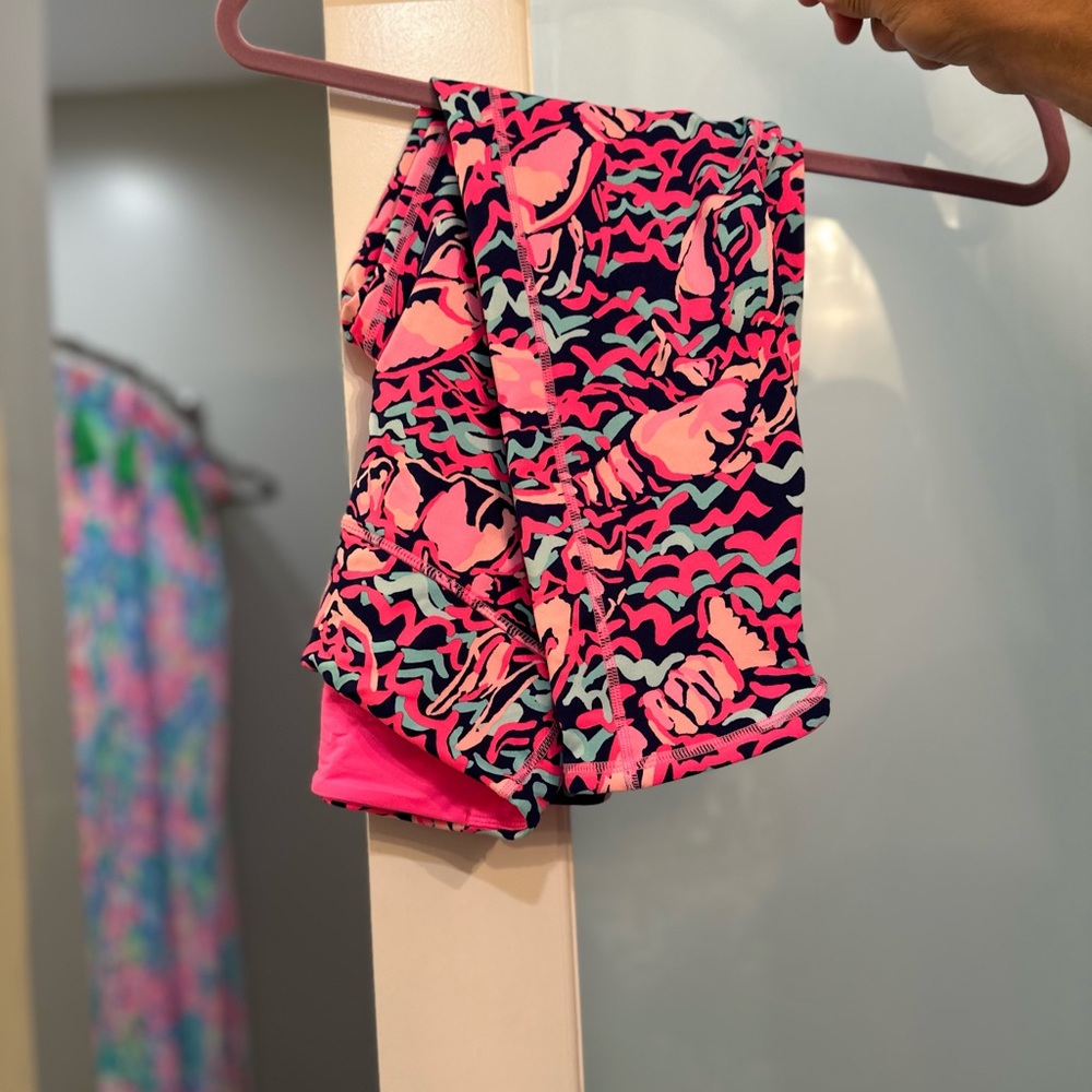 Lobstah Roll Cropped Leggings. Size small. BNWOT.